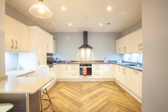 Stylish 2 Bedroom Apartment In Park Circus, West End Glasgow Exterior foto